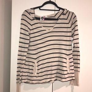 Striped Roxy nodded light long sleeve sweater